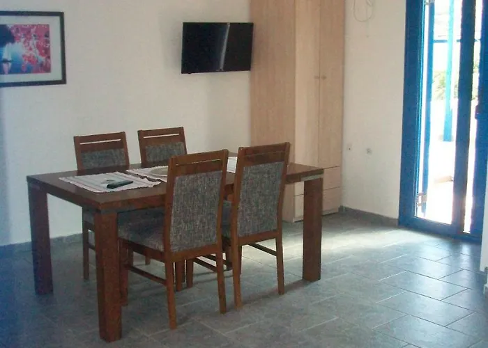 Serifos Palace Aparthotel 3*